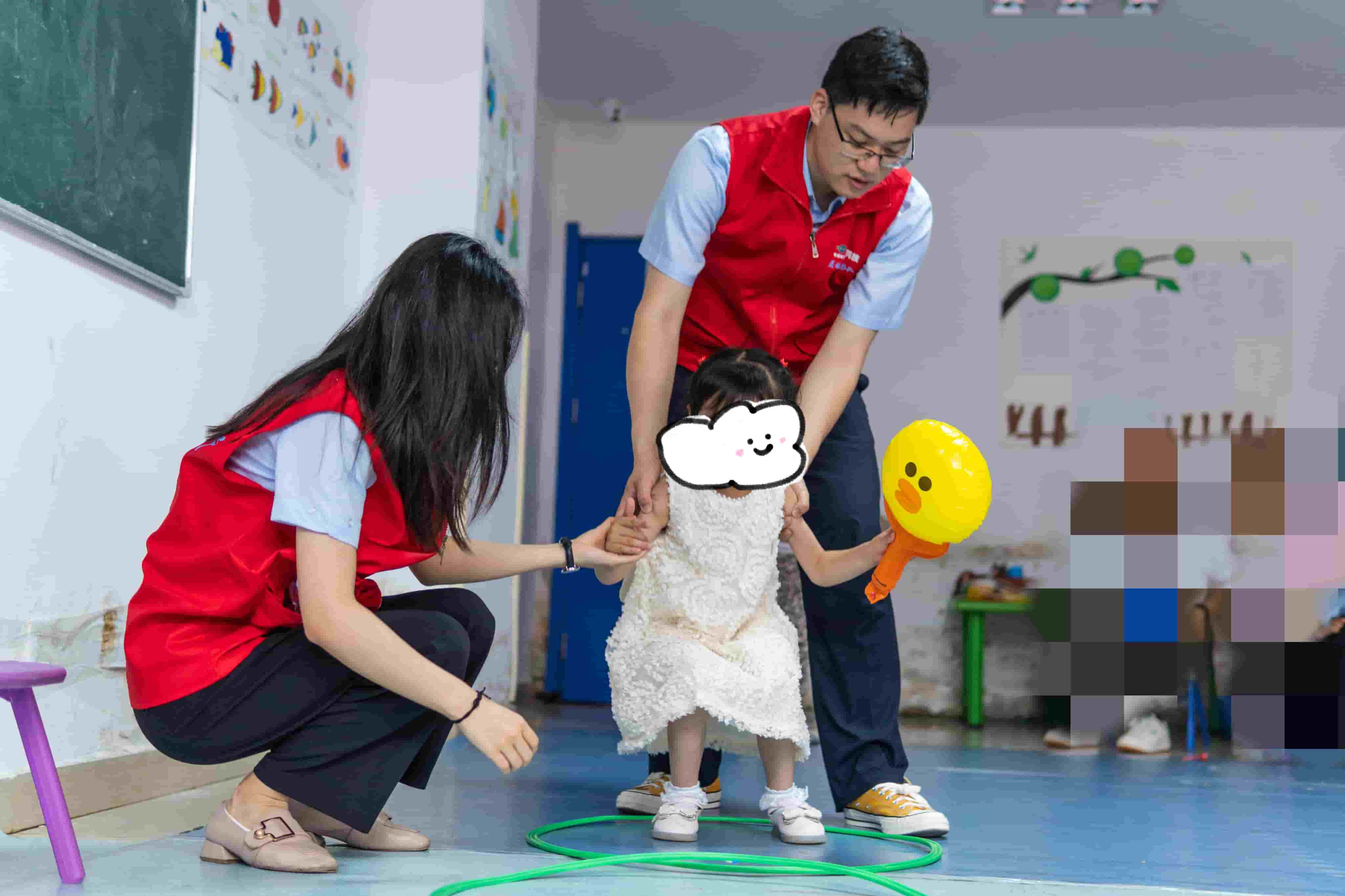 1720598530442 freecompress-2022年6月1日,藍鴿志愿服務(wù)隊與合肥思語兒童康復(fù)中心的孩子們一起歡度節(jié)日(2)