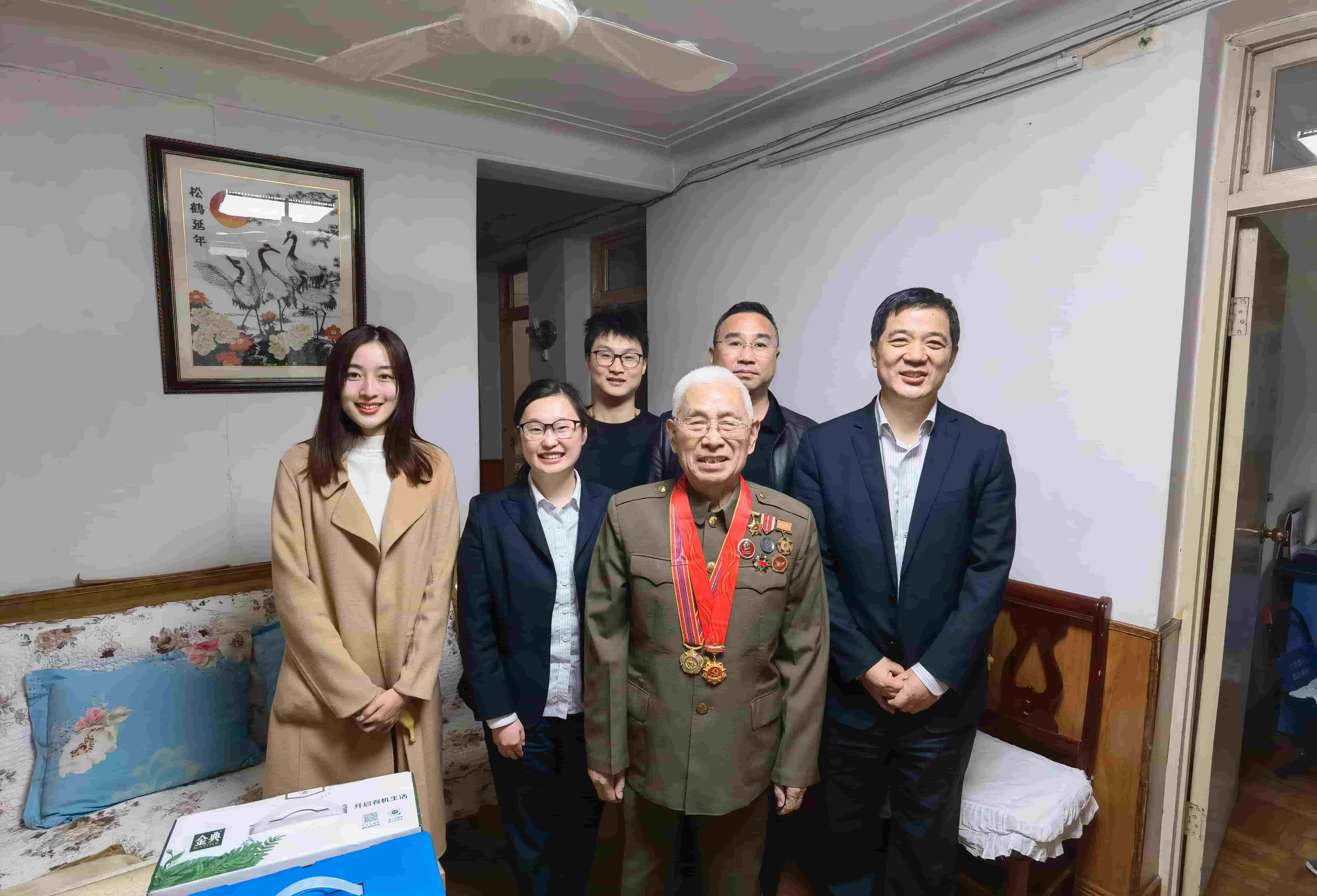 freecompress-2021年11月19日，東華科技聯(lián)合合肥市軍隊(duì)離退休干部第四干休所黨支部，看展“憶黨史、悟初心、擔(dān)使命”主題活動(dòng)